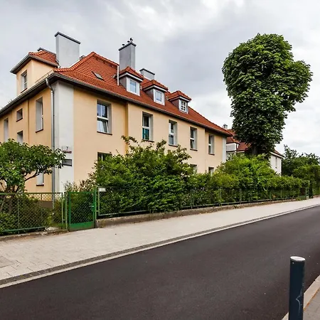 アパート Hallera